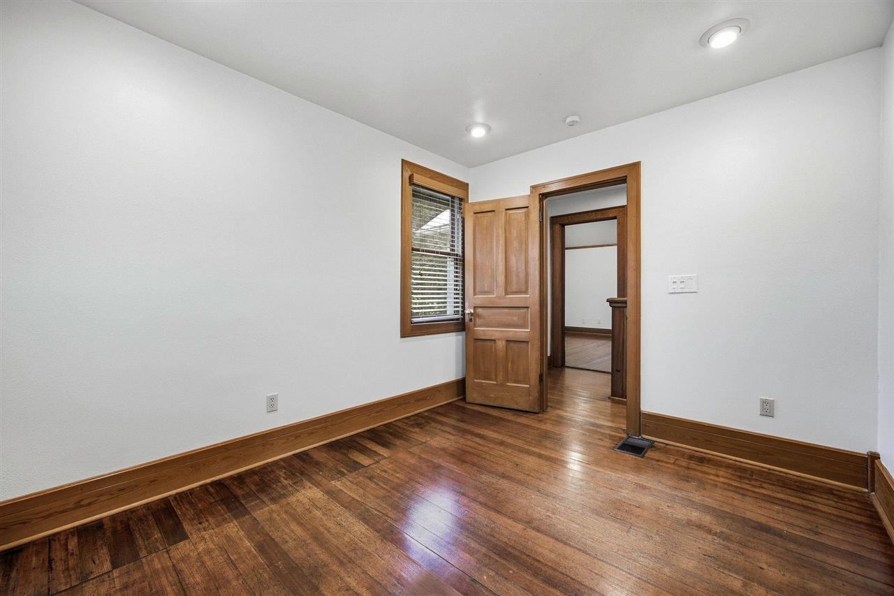 913 Walnut Street Iowa City IA 52240-3343