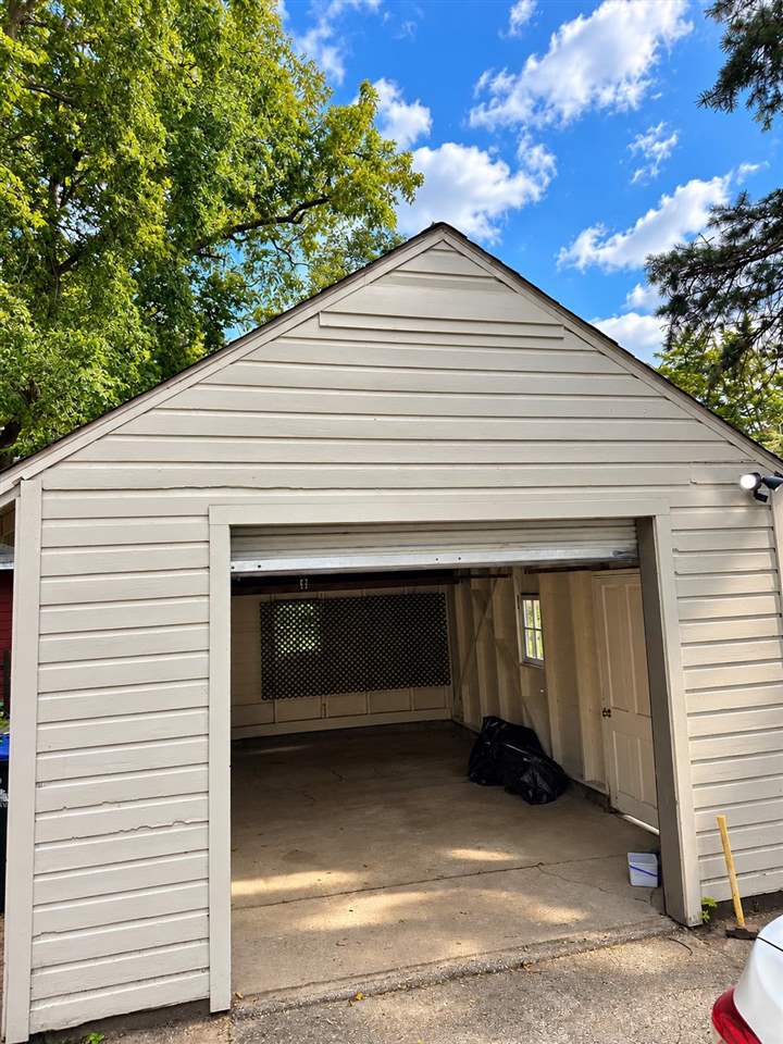 913 Walnut Street Iowa City IA 52240-3343