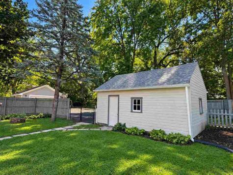 913 Walnut Street Iowa City IA 52240-3343
