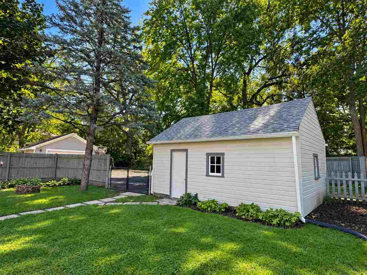 913 Walnut Street Iowa City IA 52240-3343