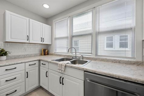 1933 Higley Avenue SE Cedar Rapids IA 52403
