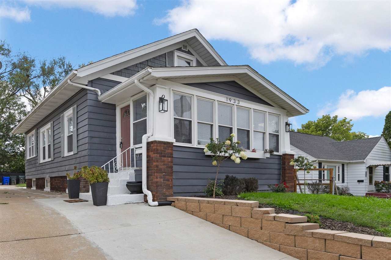 1933 Higley Avenue SE Cedar Rapids IA 52403