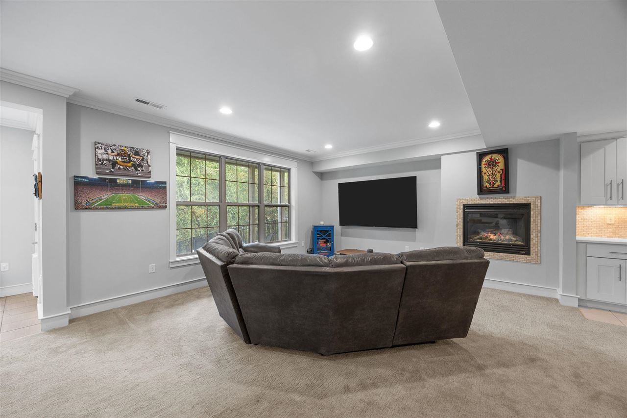 720 Walker Circle Iowa City IA 52245