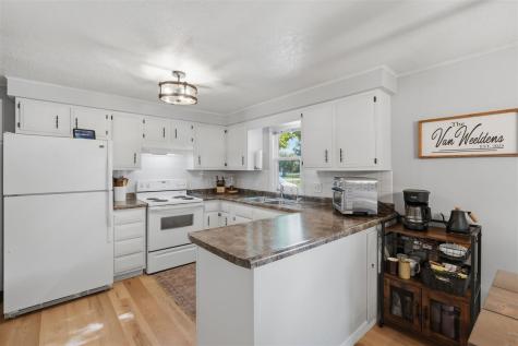 1411 N 2nd Avenue Washington IA 52353