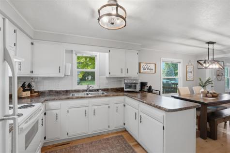 1411 N 2nd Avenue Washington IA 52353