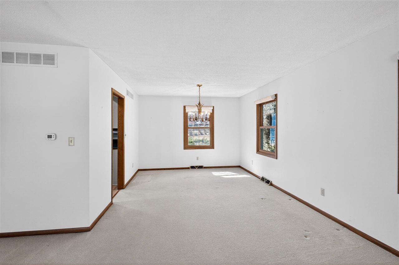 556 Mahaska Court Iowa City IA 52246-1605
