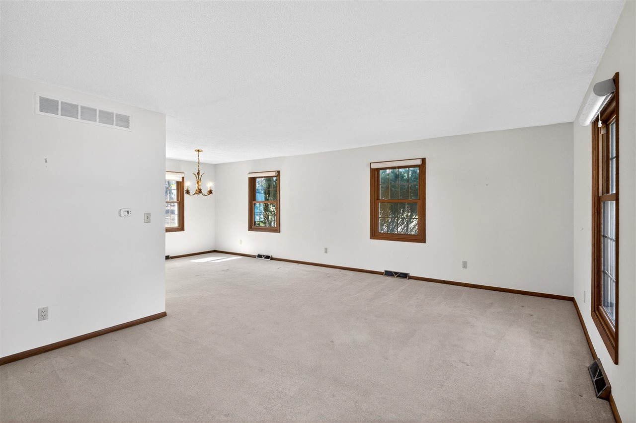 556 Mahaska Court Iowa City IA 52246-1605