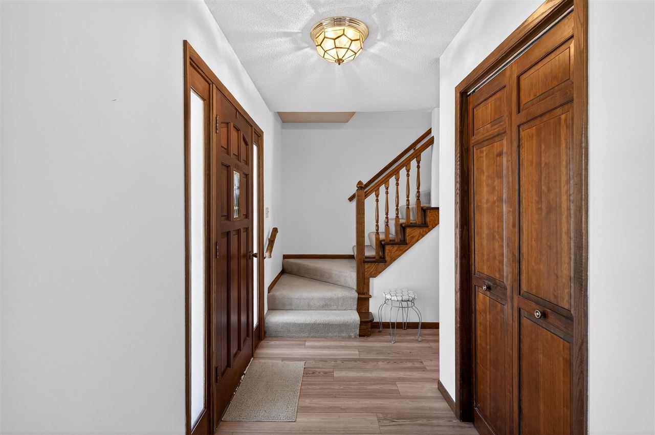 556 Mahaska Court Iowa City IA 52246-1605