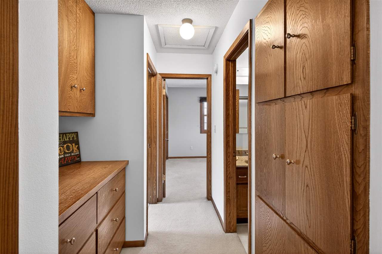 556 Mahaska Court Iowa City IA 52246-1605