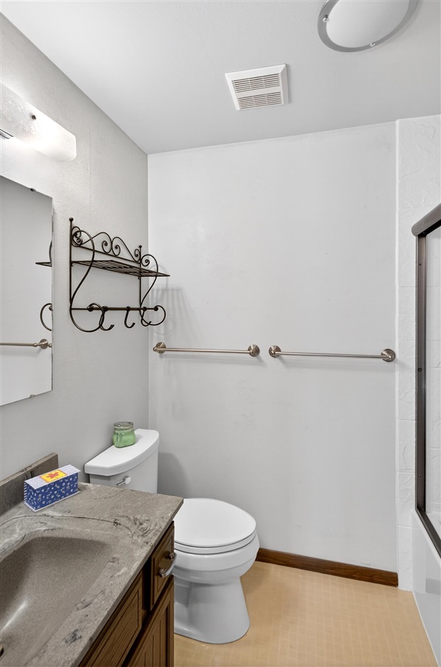 556 Mahaska Court Iowa City IA 52246-1605