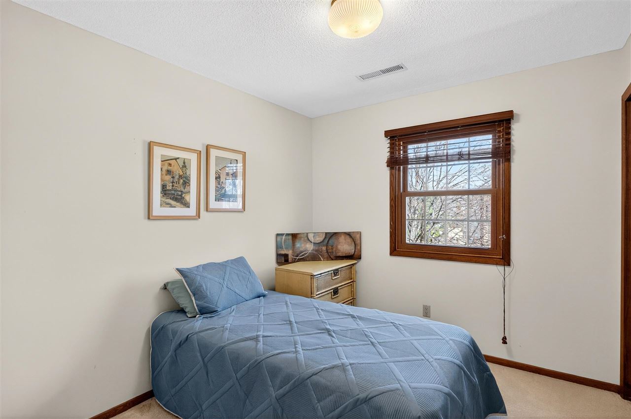 556 Mahaska Court Iowa City IA 52246-1605