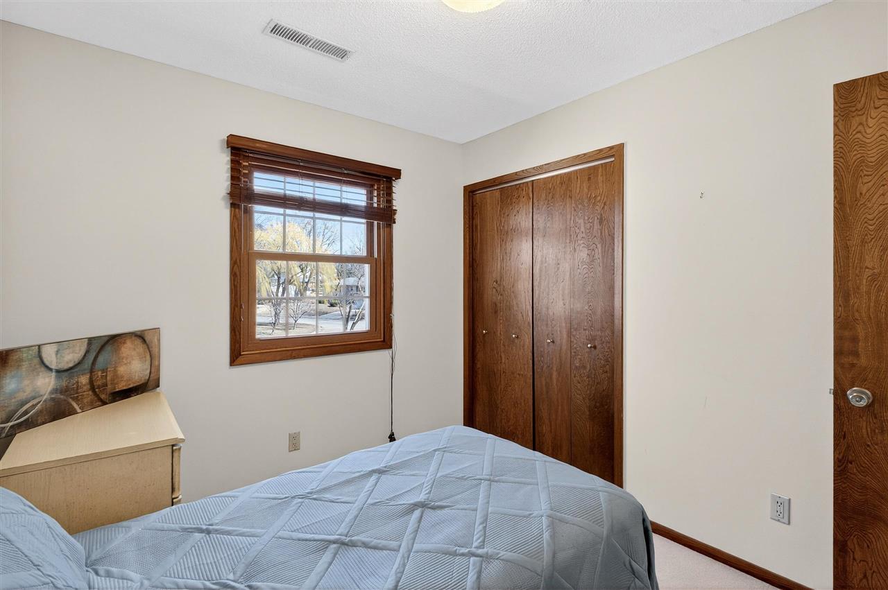556 Mahaska Court Iowa City IA 52246-1605