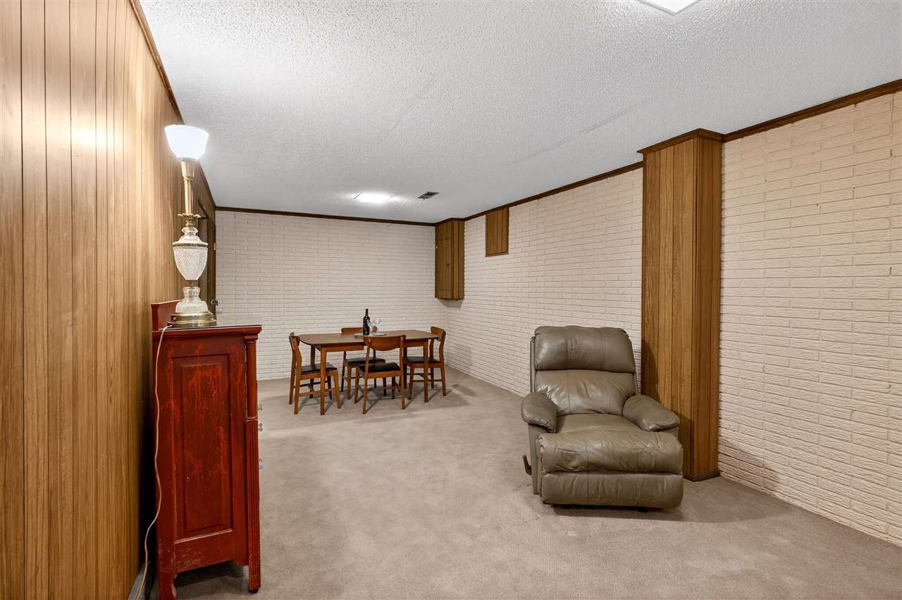 556 Mahaska Court Iowa City IA 52246-1605