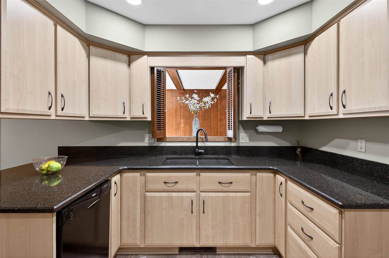 556 Mahaska Court Iowa City IA 52246-1605