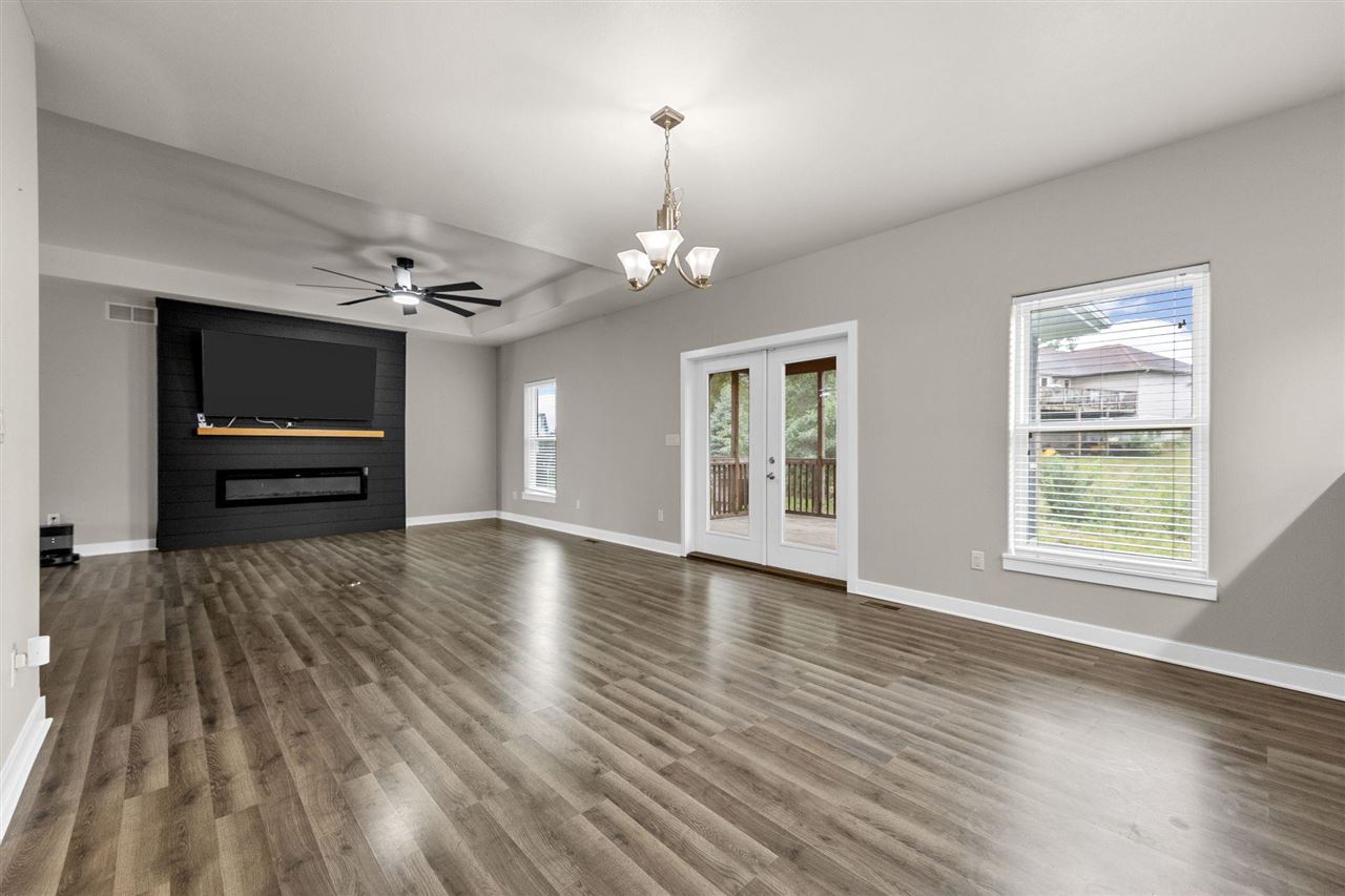 619 Majestic Oak Ridge Solon IA 52333