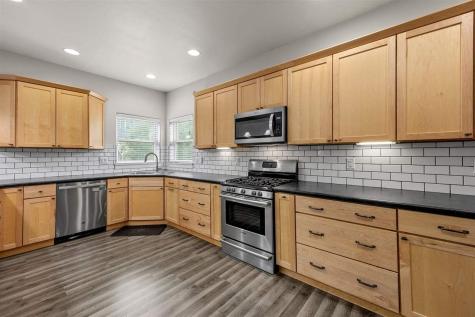 619 Majestic Oak Ridge Solon IA 52333