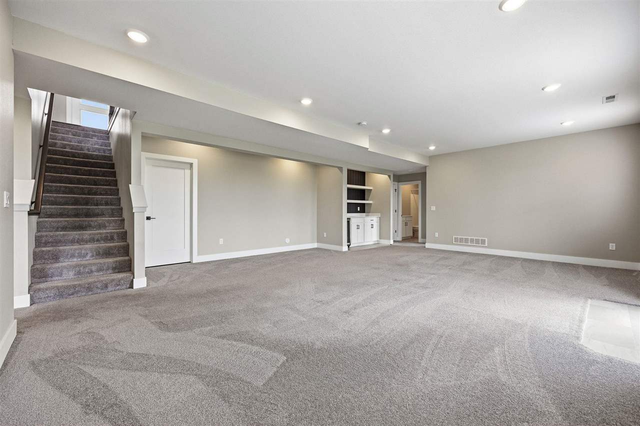 306 Dogwood Lane Tiffin IA 52340