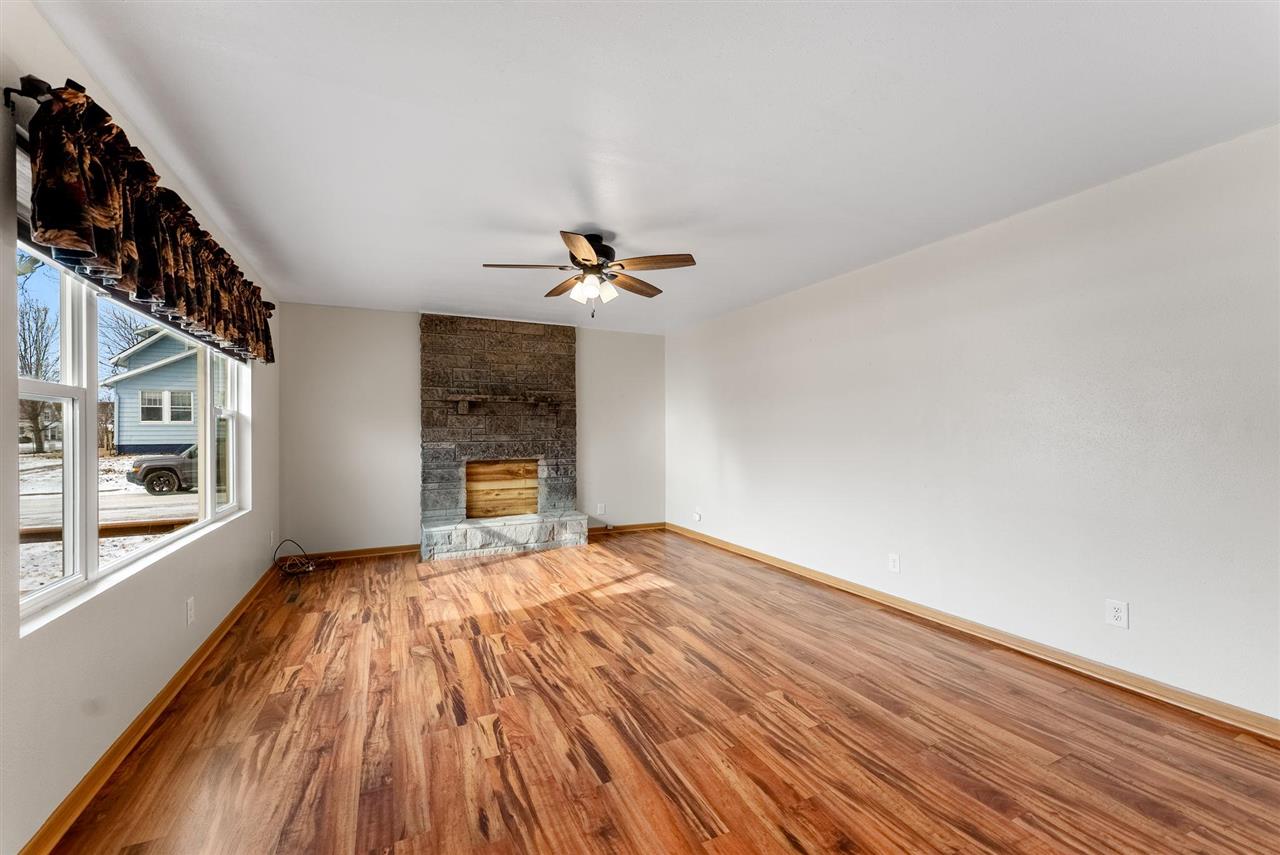 105 Mechanic Street IA 52638