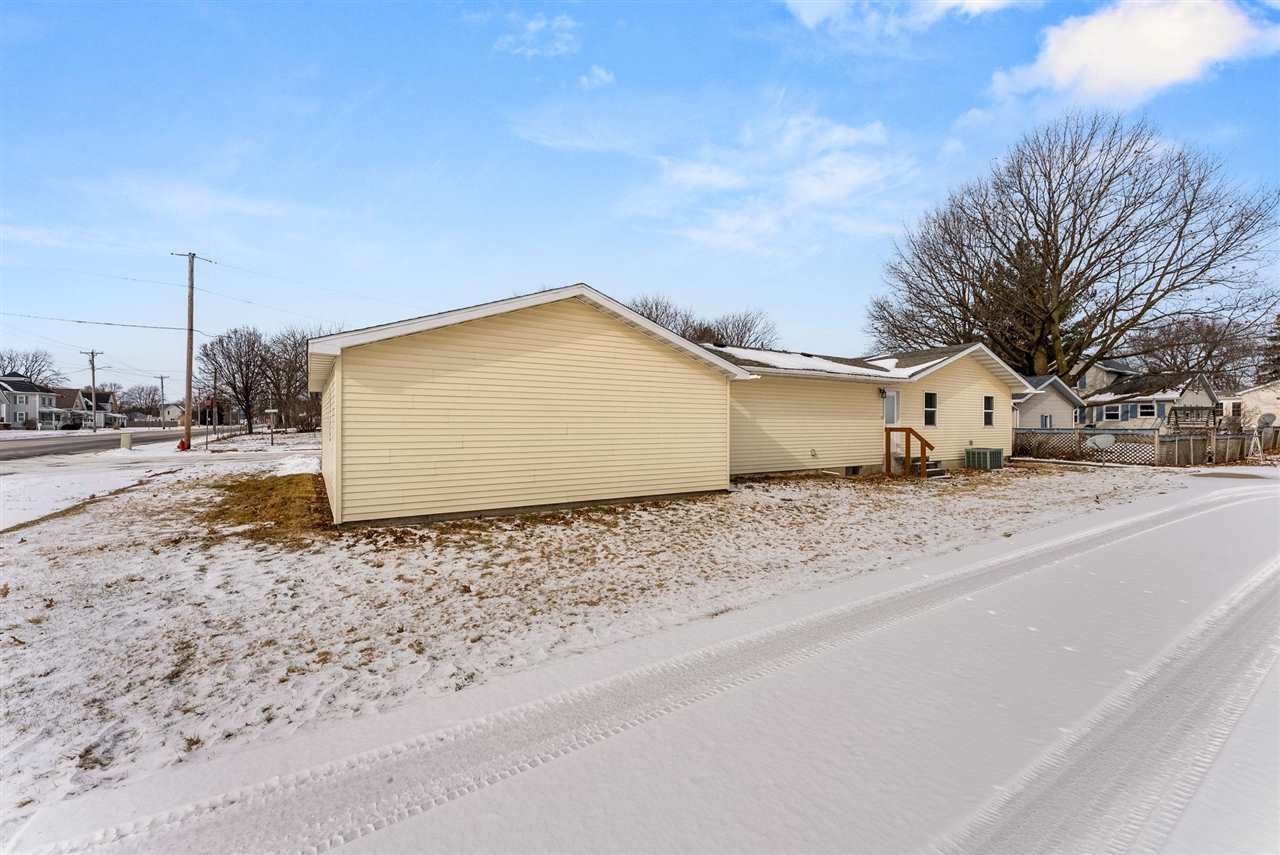 105 Mechanic Street IA 52638