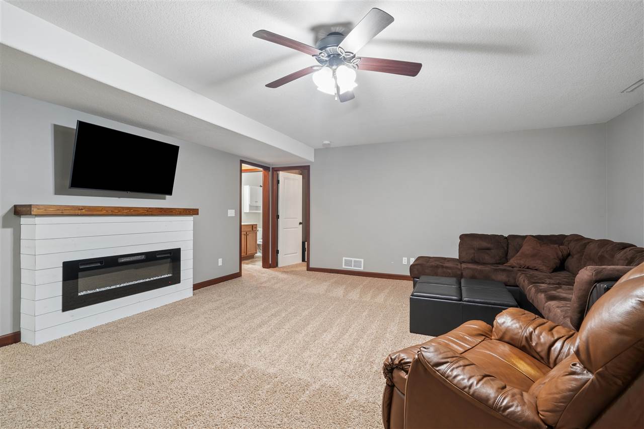10 N Sunset Drive North Liberty IA 52317