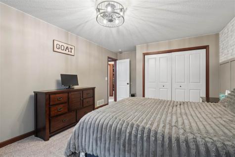 10 N Sunset Drive North Liberty IA 52317