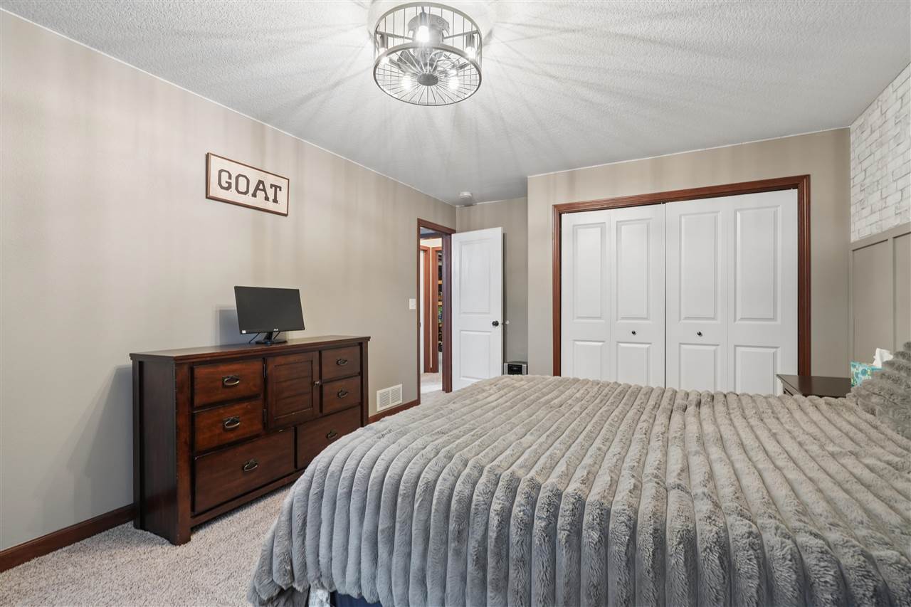 10 N Sunset Drive North Liberty IA 52317
