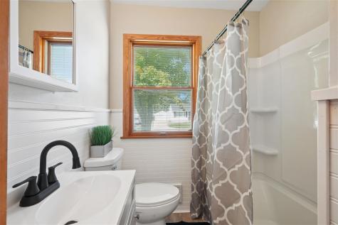 1140 Crestview Drive SE Cedar Rapids IA 52403