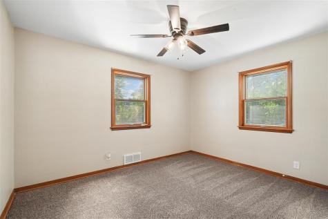 1140 Crestview Drive SE Cedar Rapids IA 52403