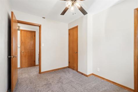 1140 Crestview Drive SE Cedar Rapids IA 52403