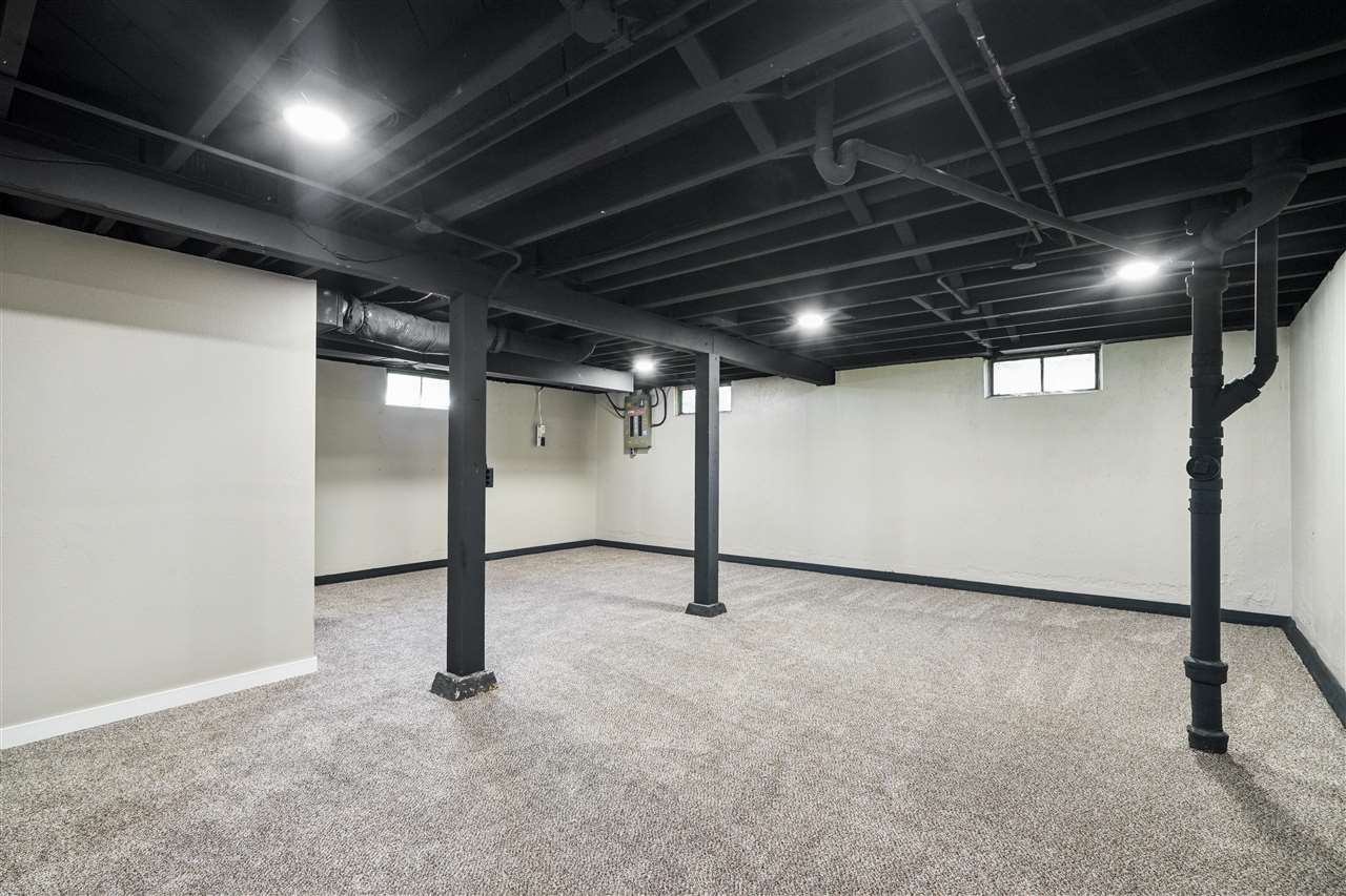 1140 Crestview Drive SE Cedar Rapids IA 52403