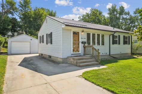 1140 Crestview Drive SE Cedar Rapids IA 52403