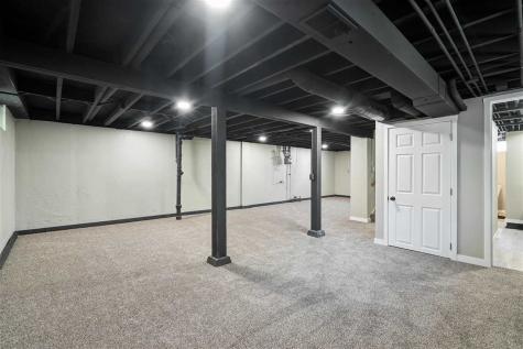 1140 Crestview Drive SE Cedar Rapids IA 52403