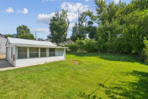 1140 Crestview Drive SE Cedar Rapids IA 52403