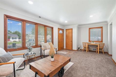 1140 Crestview Drive SE Cedar Rapids IA 52403