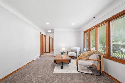 1140 Crestview Drive SE Cedar Rapids IA 52403
