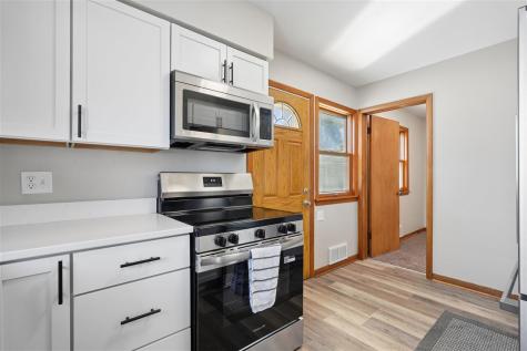 1140 Crestview Drive SE Cedar Rapids IA 52403