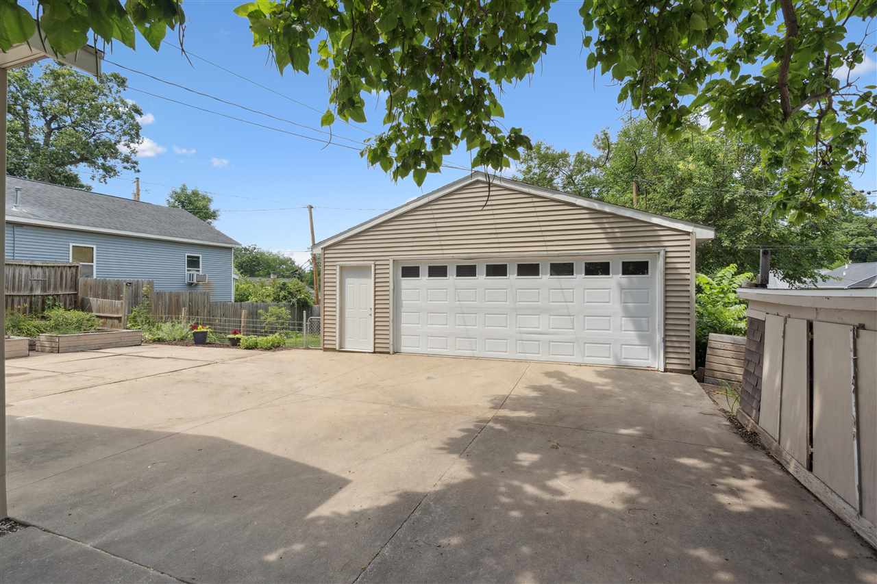 1946 Higley Avenue SE Cedar Rapids IA 52403