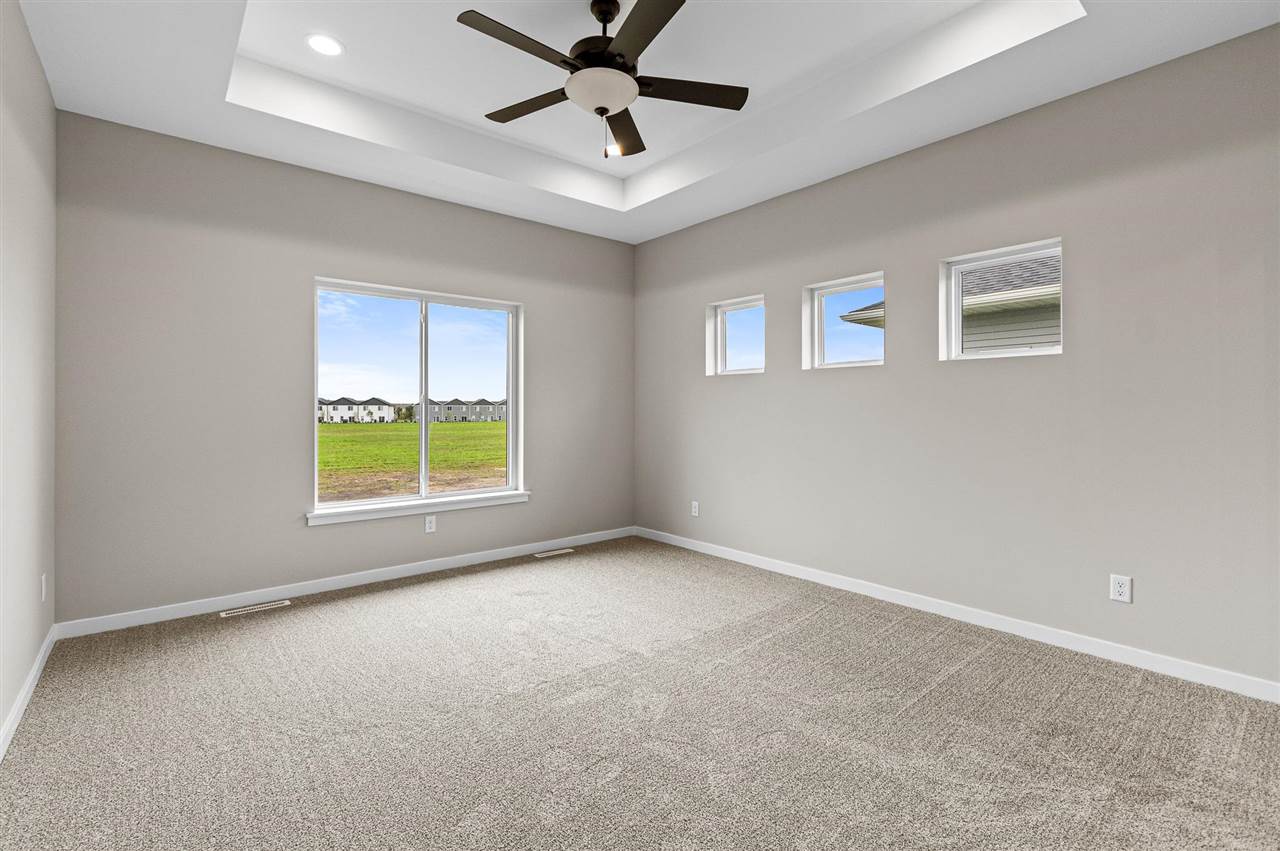 3064 Ridgeview Circle Coralville IA 52241