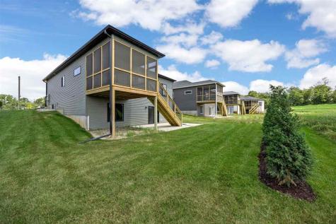 3064 Ridgeview Circle Coralville IA 52241