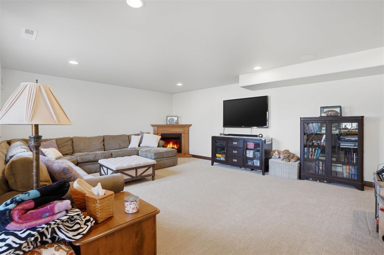 1930 Robin Drive North Liberty IA 52317