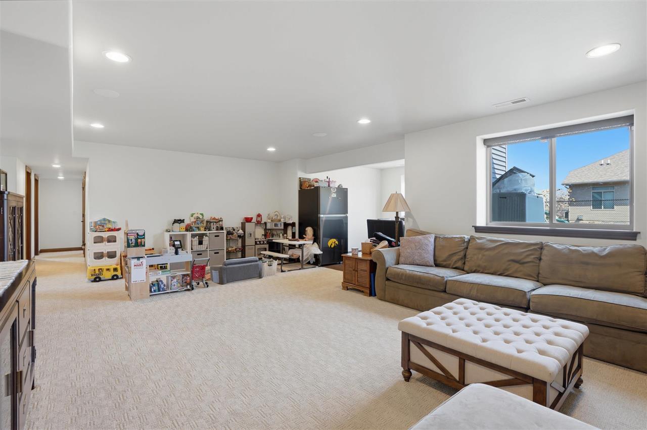 1930 Robin Drive North Liberty IA 52317