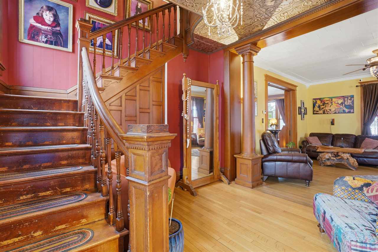 1106 E Van Buren Street Washington IA 52353