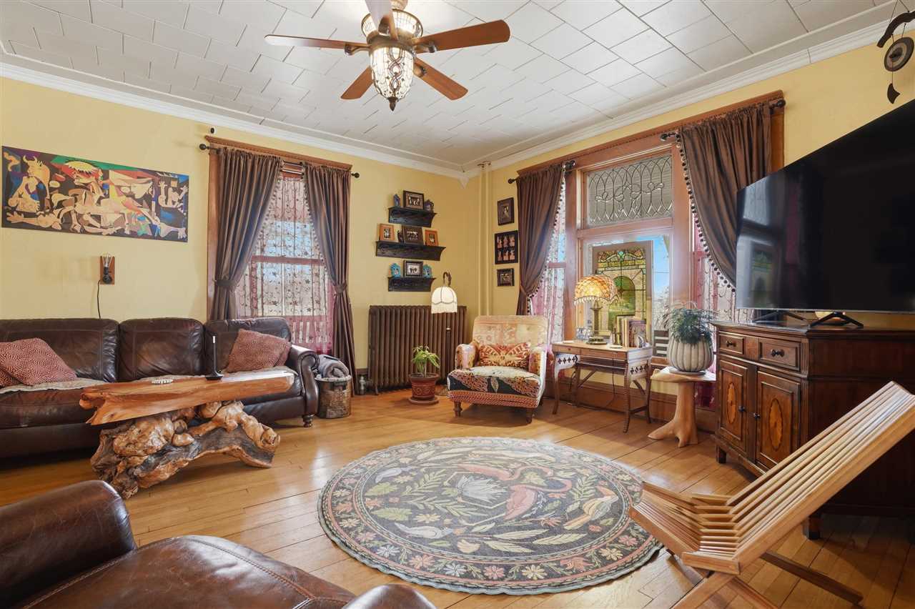 1106 E Van Buren Street Washington IA 52353