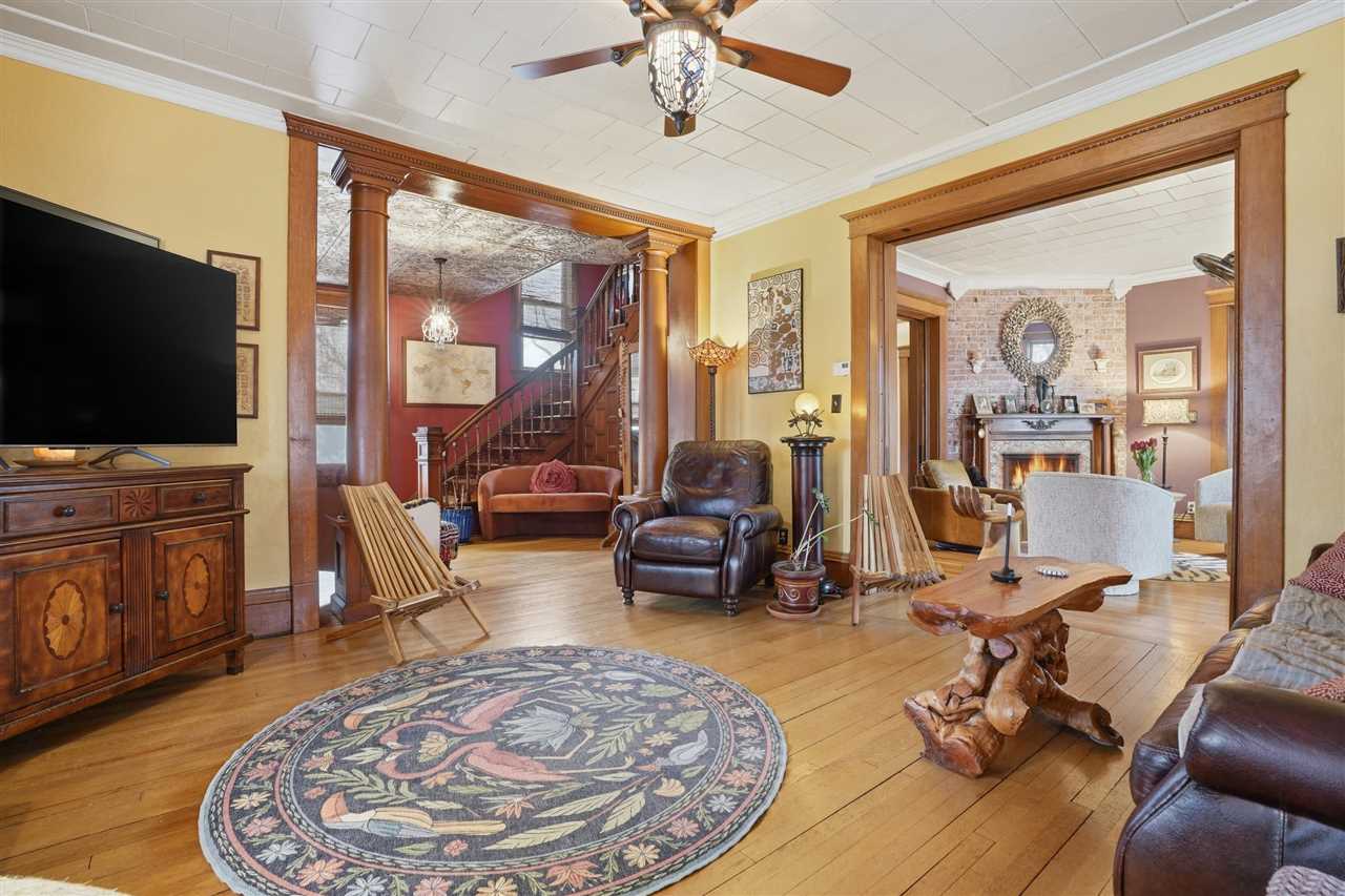 1106 E Van Buren Street Washington IA 52353