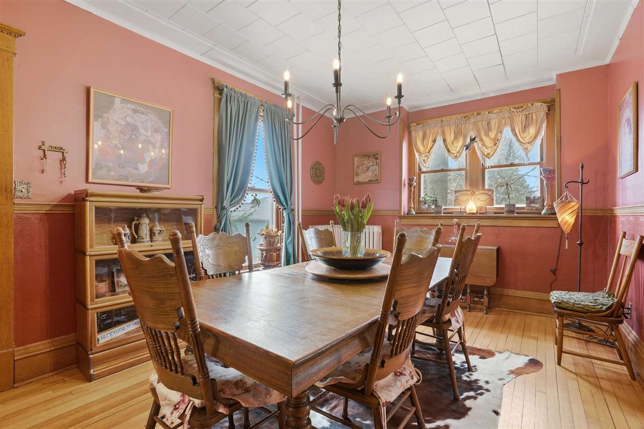 1106 E Van Buren Street Washington IA 52353