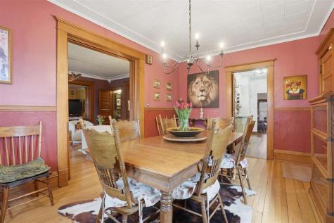 1106 E Van Buren Street Washington IA 52353
