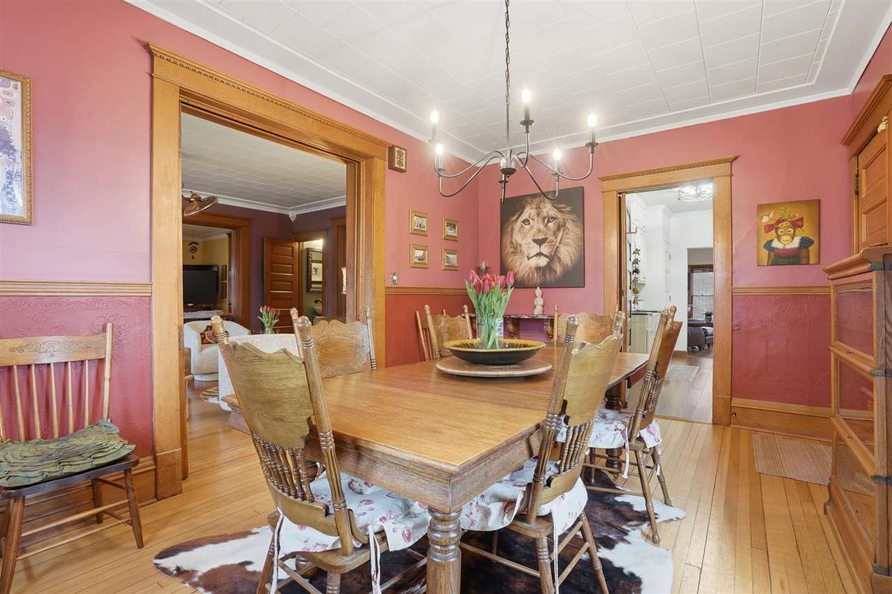 1106 E Van Buren Street Washington IA 52353