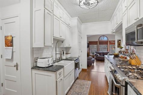 1106 E Van Buren Street Washington IA 52353
