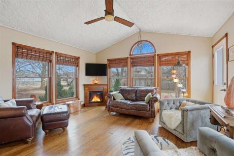 1106 E Van Buren Street Washington IA 52353