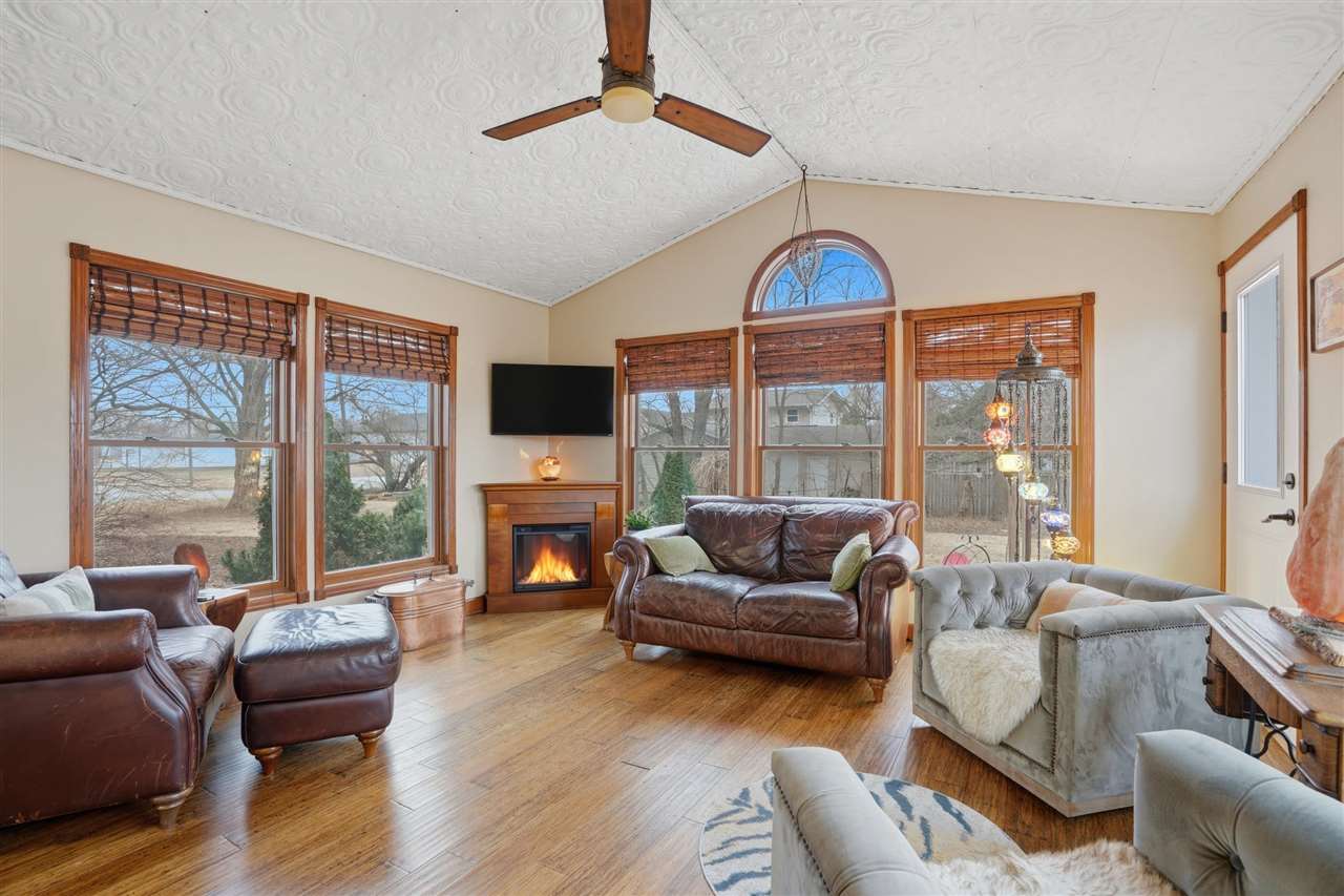 1106 E Van Buren Street Washington IA 52353